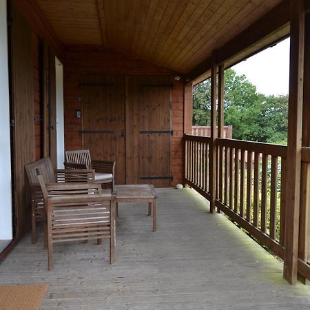 Beautiful Lake View 3 Bedroom Chalet. Saint-Manvieu-Bocage Eksteriør billede