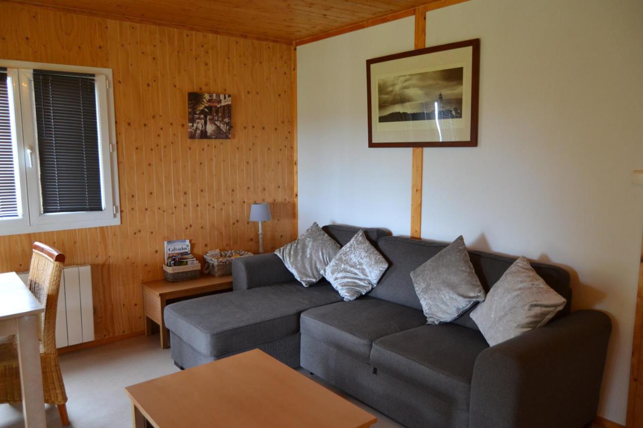 Beautiful Lake View 3 Bedroom Chalet. Saint-Manvieu-Bocage Eksteriør billede