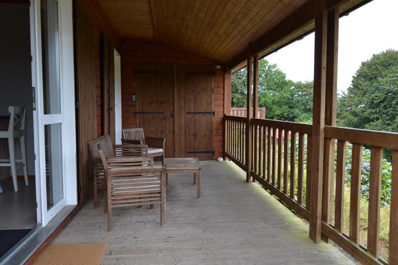 Beautiful Lake View 3 Bedroom Chalet. Saint-Manvieu-Bocage Eksteriør billede