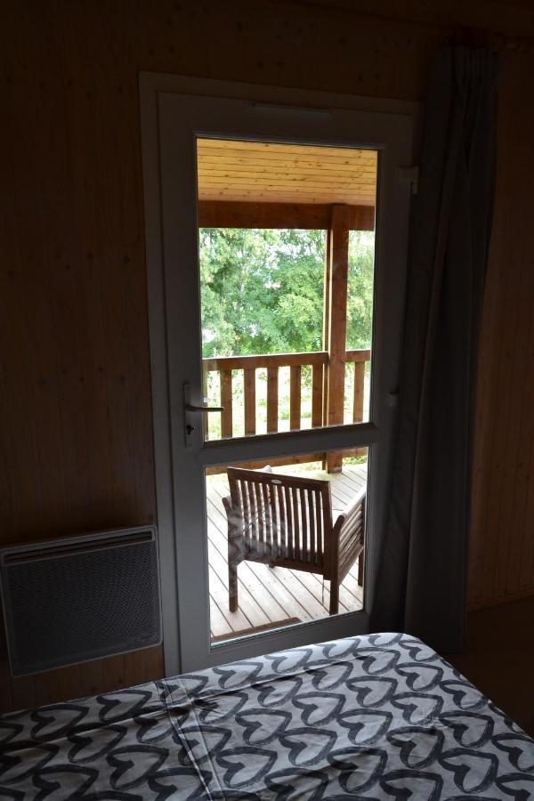 Beautiful Lake View 3 Bedroom Chalet. Saint-Manvieu-Bocage Eksteriør billede